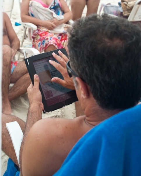 O mercado brasileiro j importou legalmente 64 mil iPads no ano de 2010