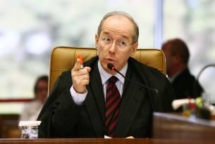 Ministro Celso Mello, cuja deciso reintegrou 3 desembargadores e 7 juzes ao Judicirio de MT