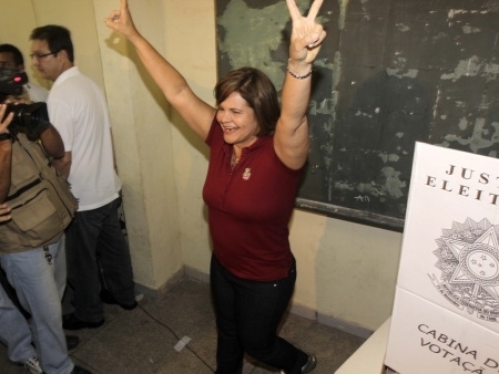 Ana Jlia Carepa (PT) vota em Belm (Foto: Tarso Sarraf/AE)