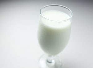 O leite ajuda a emagrecer, mas h mdicos que dizem que no devemos ingeri-lo