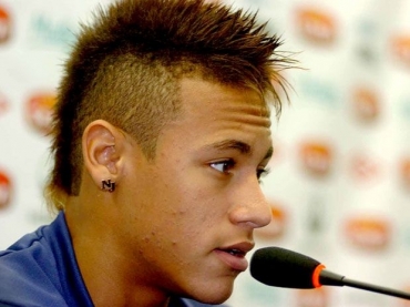 Mesmo aps pedido de desculpas, Neymar no  poupado por Romrio no Twitter
