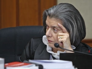 A ministra Crmen Lcia durante sesso do TSE nesta tera (17)
