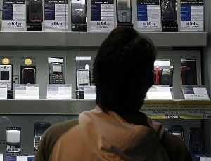 Preo do celular cai e vendas devem crescer
