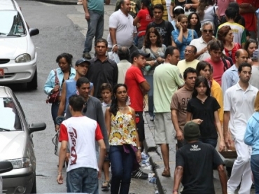 Brasil  12 pas mais feliz do mundo, segundo pesquisa