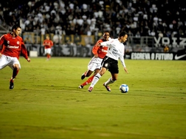 Iarley vibrou com gol sobre o Inter; atacante deve ganhar nova chance diante do Botafogo