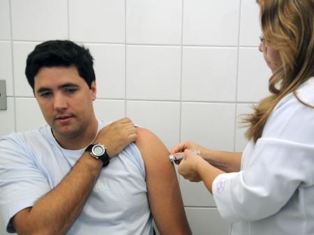 Adeso  vacinao entre adultos ainda est abaixo do esperado pelo governo, deixando-os sujeitos a pegar a gripe