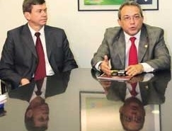 Presidente da OAB, Cludio Stbile, com o conselheiro do CNJ, Jorge Hlio Chaves de Oliveira, discutiu a crise do judici