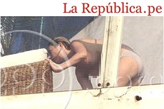 A modelo britnica Kate Moss, que est no Peru, foi fotografada enquanto fazia topless na piscina de um hotel no Peru