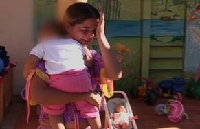 Cigana reencontra filha retirada de seus braos  fora