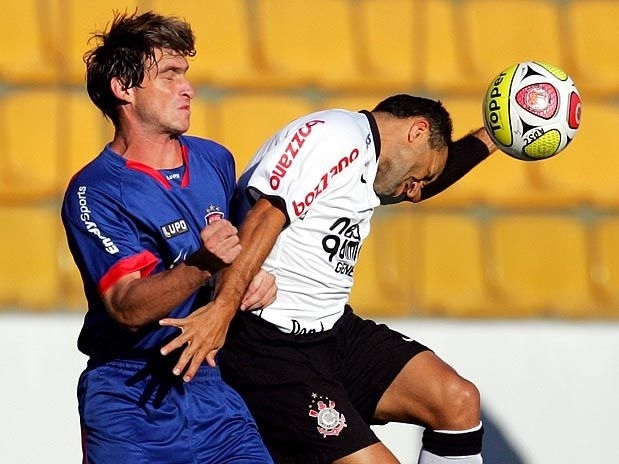 Poupado por Mano Menezes, Iarley desfalca o Corinthians contra o Cerro Porteo