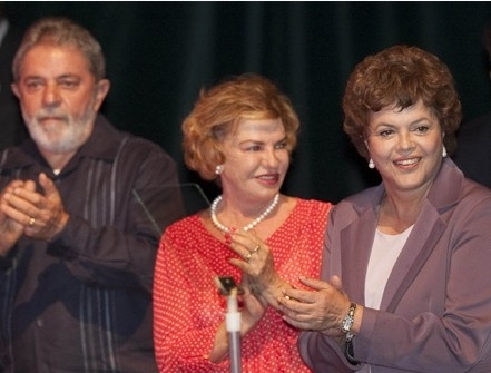 Lula ao lado da primeira-dama, Marisa Letcia, e da ministra Dilma Rousseff