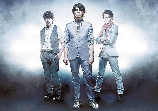 Nick, Joe e Kevin Jonas, do grupo Jonas Brothers; trio foi eleito a pior banda do ano em premiao britnica