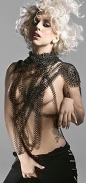 Lady Gaga na capa e no recheio da revista 