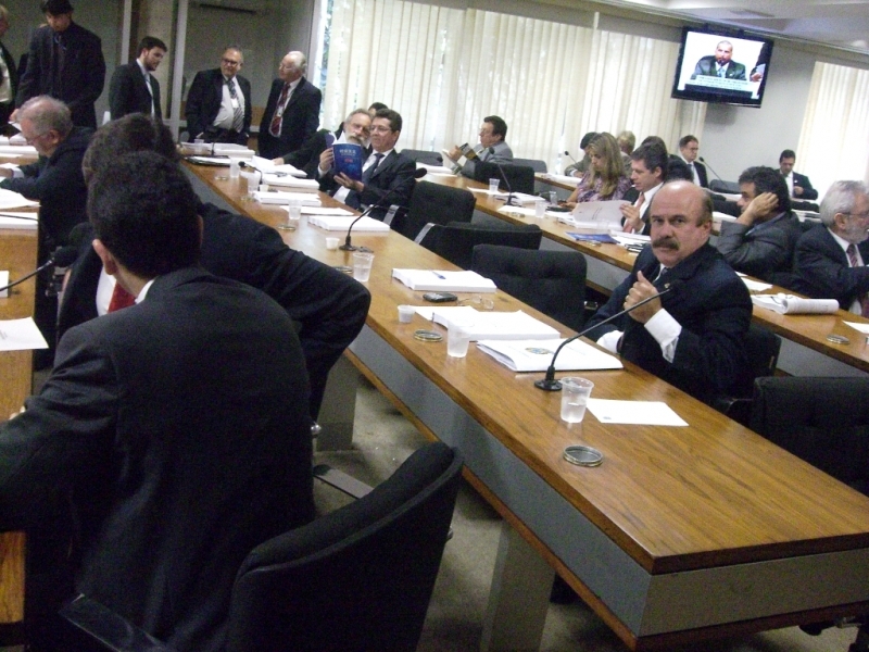 Deputado Homero Pereira durante reunio da CPMI