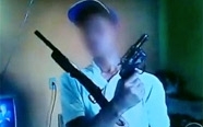 Polcia acha fotos na web de menores que mostram armas e produtos de roubos