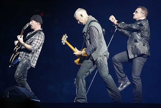 Os integrantes da banda U2 que, segundo o guitarrista, j prepara novo lbum