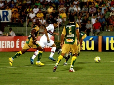 Roger voltou ao time do So Paulo mas no conseguiu ajudar o time no empate em 1 a 1 com o Mirassol