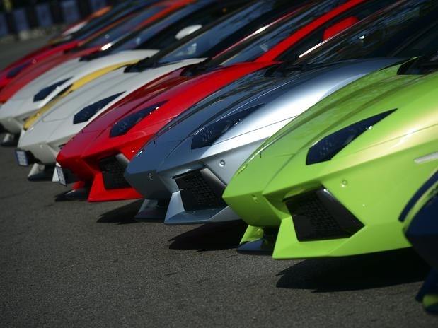 Lamborghini comemora 50 anos com encontro de 350 modelos na Itlia