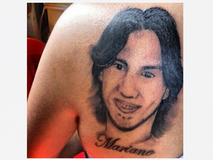 Tattoo sertaneja: rosto de Mariano, da dupla com Munhoz