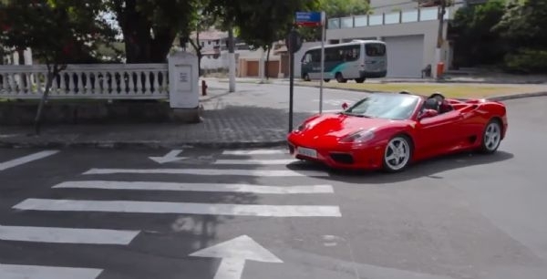 Ex-vendedor ambulante confirma em propaganda que comprou Ferrari, mas ela est sendo financiada e com contas em atraso