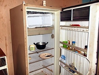 Crianas viviam em condies sub-humanas; geladeira da casa no tinha alimentos