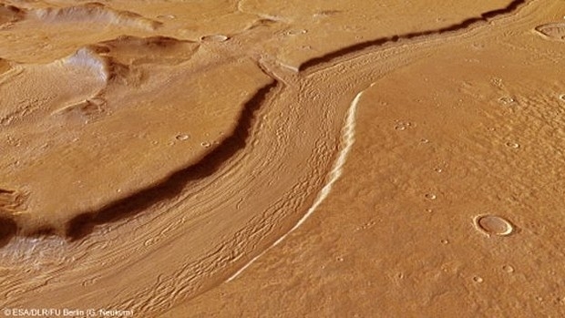 Estrutura de Marte lembra rio e pode ter tido gua lquida no passado