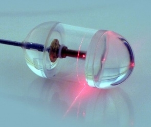 Cpsula contm laser infravermelho rotativo e sensores para a gravao de luz reflectida