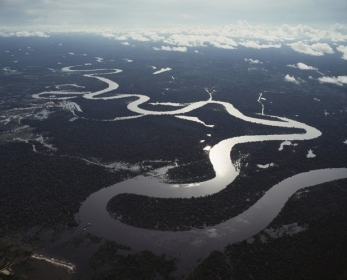 Imagem area mostra floresta amaznica em torno dos rios Nanay e Amazonas, prximo a Iquitos, no Peru