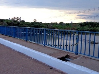 Criana foi jogada da ponte sobre o Rio Cuiab