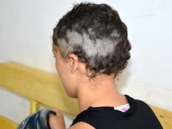 Adolescente que mora em Rondonpolis teve a cabea raspada pelo pai.