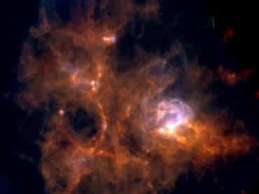 A nebulosa NGC 7538  um dos poucos berrios de estrelas localizados 