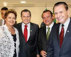 Silval Barbosa e membros da bancada federal estiveram no evento com a presidente Dilma Rousseff
