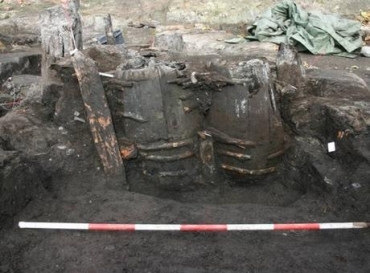 Barris que serviam de latrina em cidade medieval so encontrados com contedo 