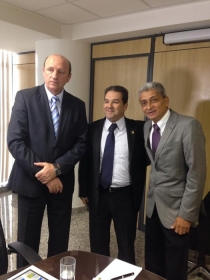 Neurilan Fraga e os ministros Neri Geller e Eduardo Lopes durante reunio em Braslia na ltima quinta-feira
