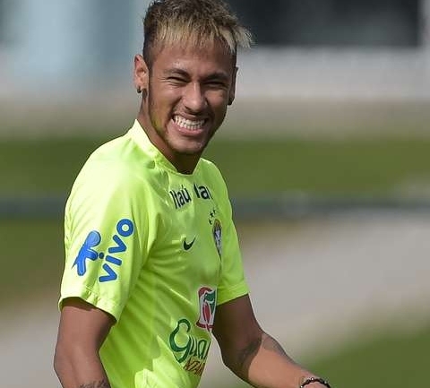 Neymar em treino da Seleo: A pessoa que eu mais amo h dois anos  o Neymar. Amo a energia dele.  gnio, diz Gloria Coelho