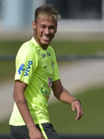 Neymar em treino da Seleo: A pessoa que eu mais amo h dois anos  o Neymar. Amo a energia dele.  gnio, diz Gloria Coelho