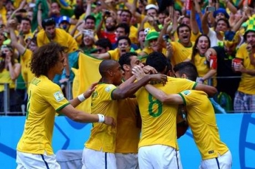 Thiago Silva marca e d tranquilidade  seleo brasileira