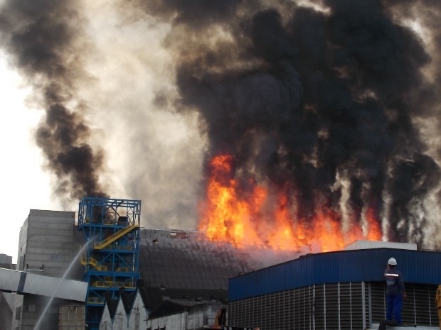 Incndio destruiu pelo menos cinco terminais no Porto de Santos