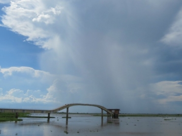 Chuva no rio Paraguai, prximo a Corumb, em Mato Grosso do Sul