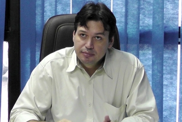 O prefeito Roberto ngelo Farias, que responde a ao por improbidade