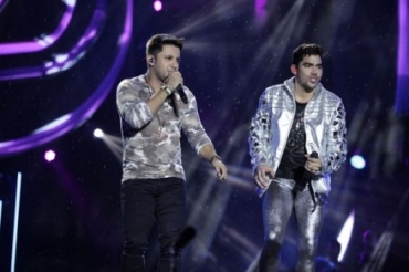 Cristiano Arajo acalmou o cantor Gabriel Diniz diante da chuva que caia durante a gravao do DVD