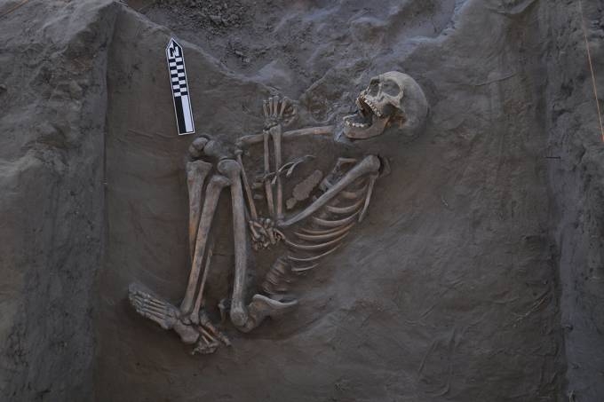 O esqueleto foi encontrado em Nova Gales do Sul, na Austrlia, em 2014 (Michael Westaway/Antiquity Publications/Divulgao)
