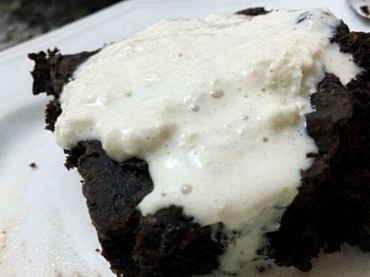 Sorvete de arroz pode ser servidor com brownie de feijo preto (Foto: Isabela Prado/ Arquivo pessoal)