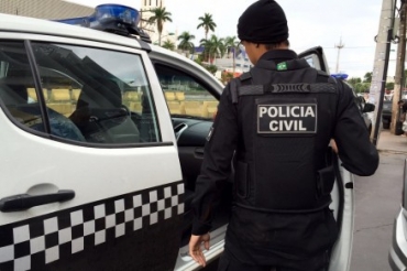 Policiais civis prenderam o suspeito aps denncia de familiaresmi
