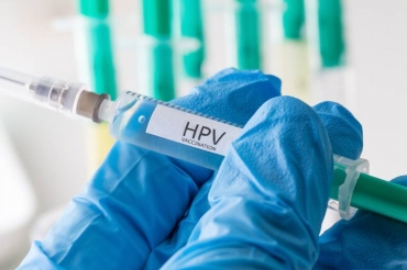 Vacina contra HPV: os meninos devem tomar duas doses, com seis meses de intervalo entre cada uma.