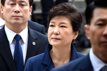 Park Geun-hye, ex-presidente da Coria do Sul, indo para a audincia que decidir se ela ser presa por corrupo e abuso de poder - 30/03/2017 (Yonhap/AFP)
