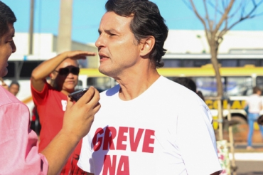 Do Frum Sindical, Oscarlino acusa o governo de tentar fazer trabalhadores pagarem dvida do Estado