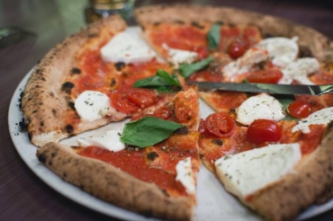 Existem pizzas livres de glten e laticnios disponveis no mercado, mas os demais ingredientes podem indicar o oposto de sade. (Pixabay/VEJA.com)