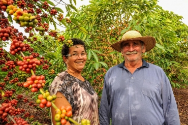 Dona Ivone se mudou com o esposo, Mrio, para Juna, onde encontrou oportunidade de renda na cafeicultura - Foto por: Maria Anffe/Gcom-MT