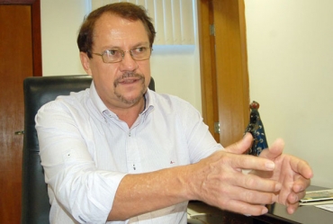 O deputado estadual Pedro Satlite, que denunciou assdio contra a filha 
